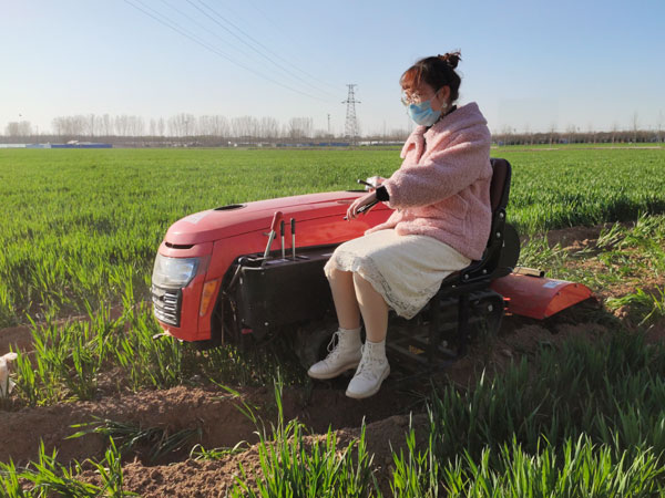 客戶(hù)試駕35遙控旋耕機